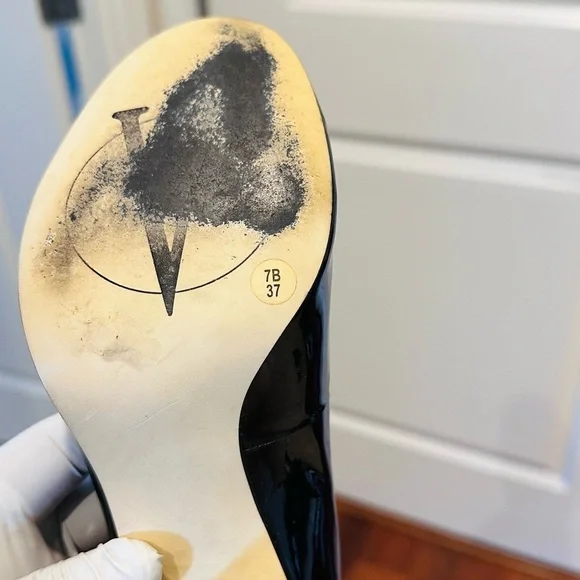 Vince Camito Elegant Black Patent Leather Heels. - Picture 4 of 13